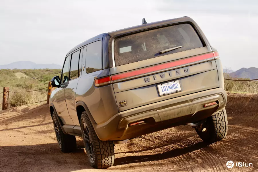炒股配资开户代理 Rivian R1S二代登场实力蜕变，领跑现代电动车赛道